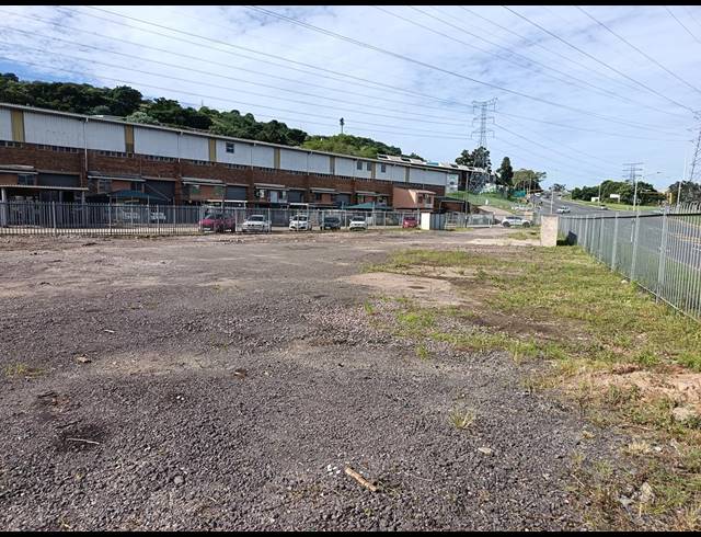 2,010M² INDUSTRIAL YARD TO LET IN NEW GERMANY
